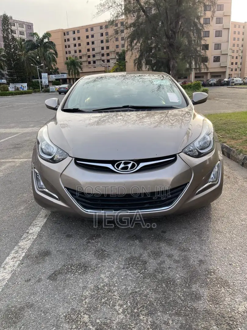 Hyundai Elantra SE 4dr Sedan (1.8L 4cyl 6M) 2015 Gold
