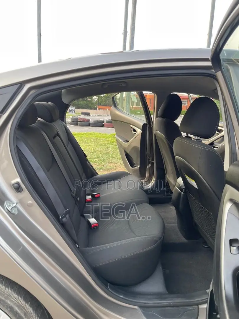 Hyundai Elantra SE 4dr Sedan (1.8L 4cyl 6M) 2015 Gold
