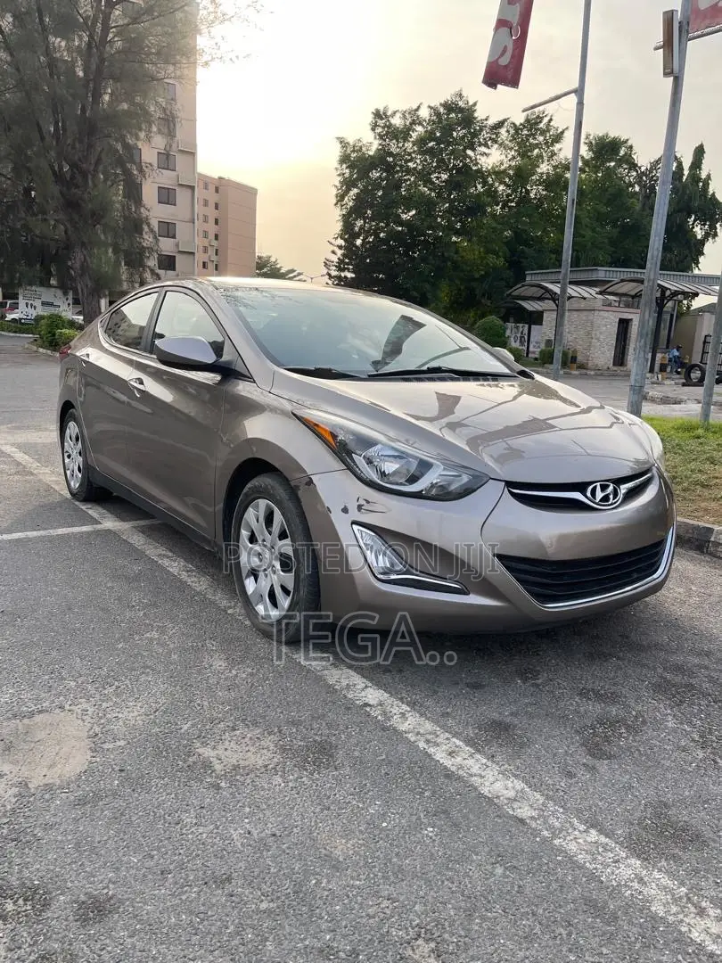 Hyundai Elantra SE 4dr Sedan (1.8L 4cyl 6M) 2015 Gold