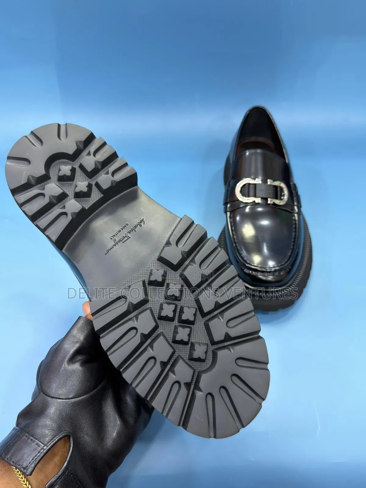 *Salvatore Ferragamo Gancini Ornament Moccasins