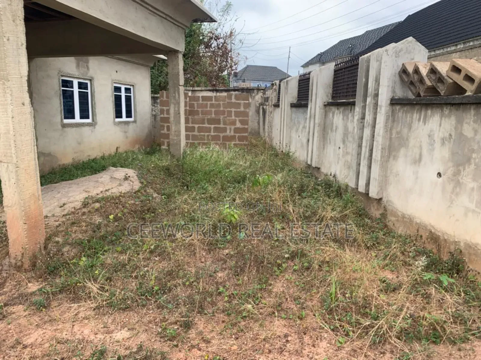 3bdrm Block of Flats in Akoto Estate, Akala Express for sale