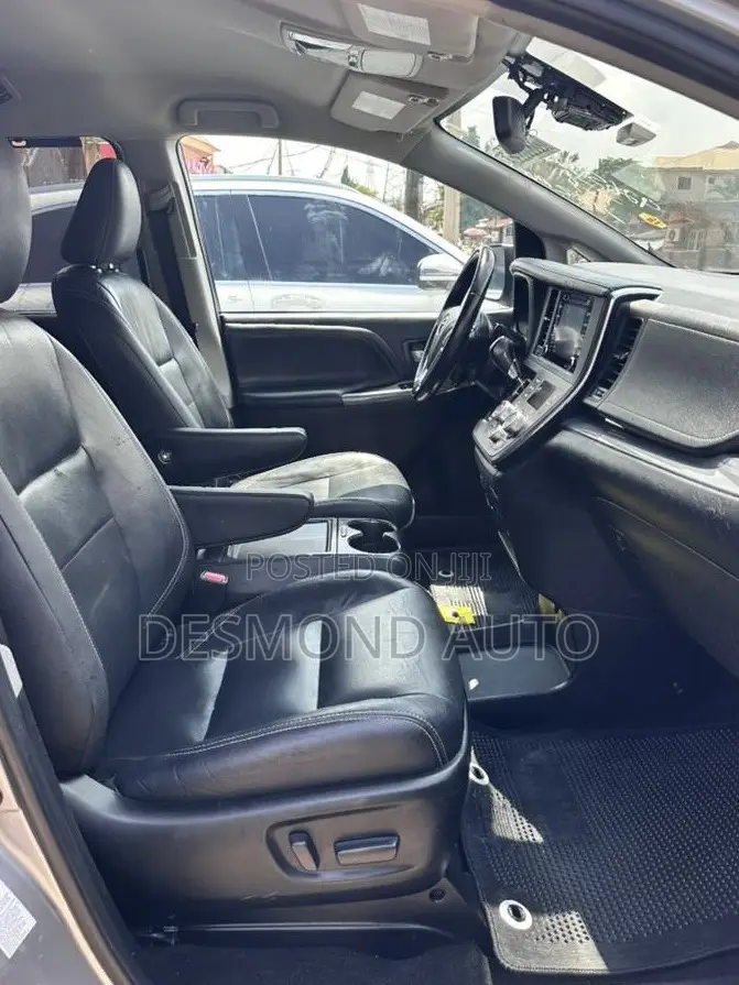Toyota Sienna SE (3.5L 6cyl 8A) 2018 Gray