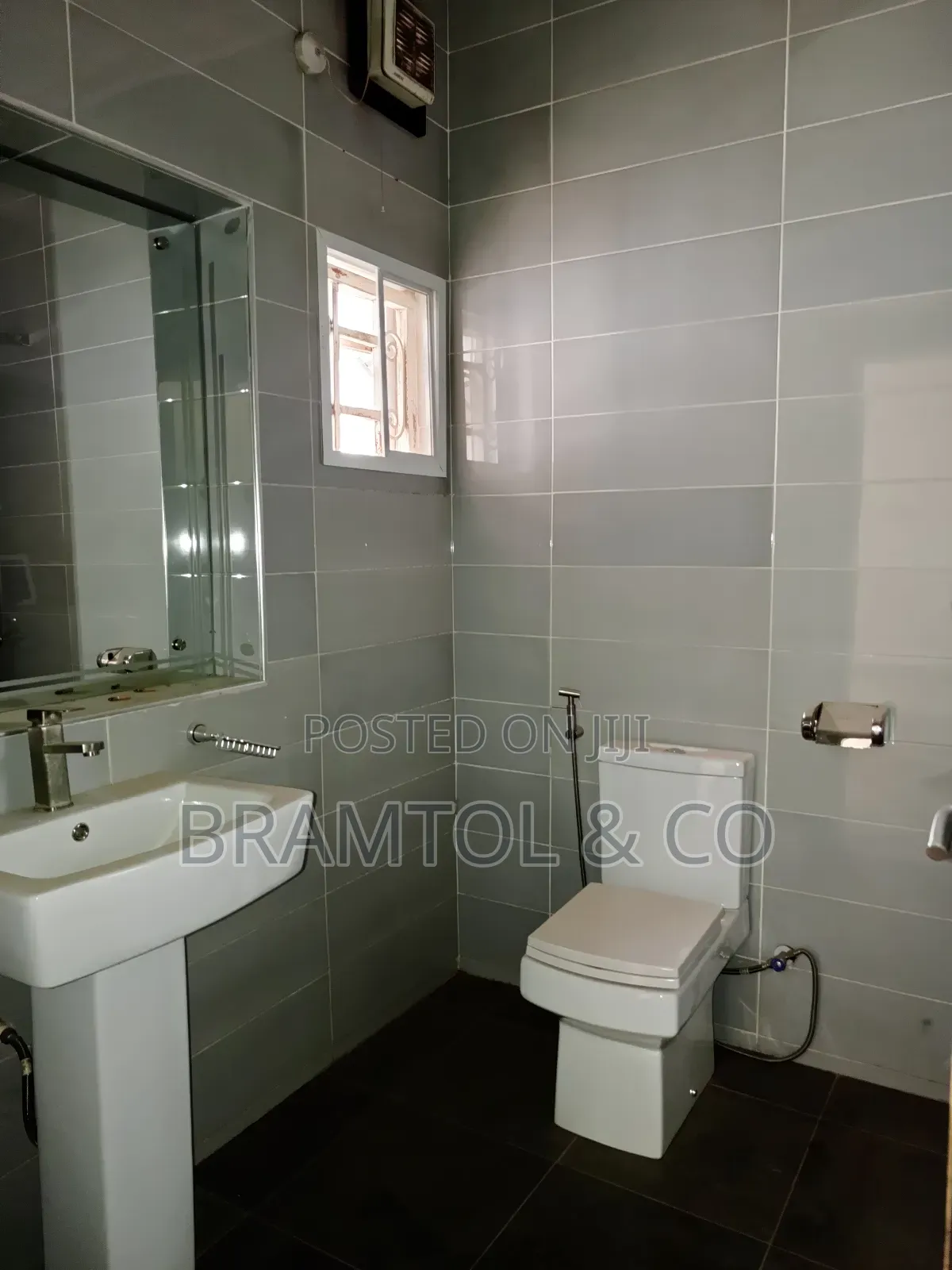 Beautiful, Well Refurbished 4 Bedroom in Wuse 2 for Office Only