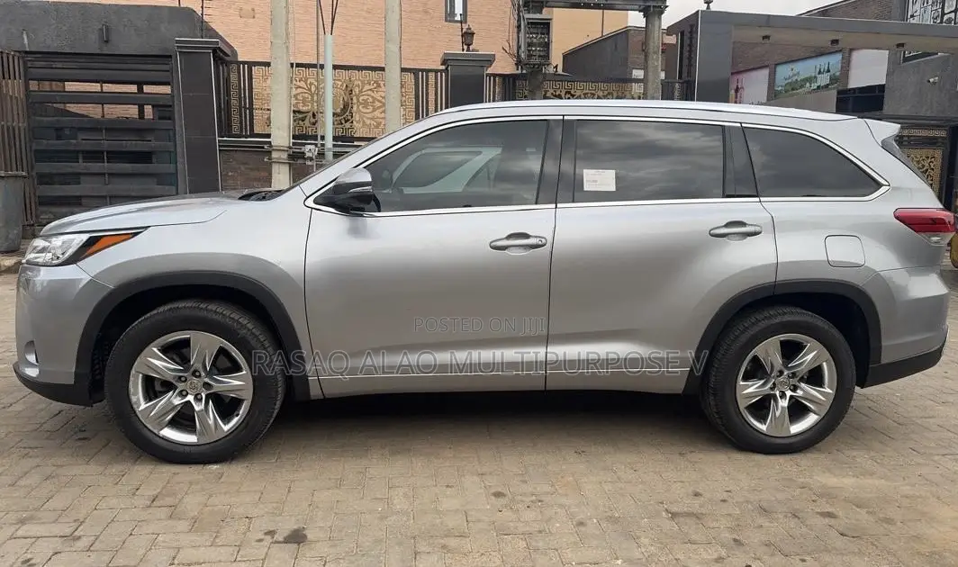 Toyota Highlander Limited 4dr SUV (3.5L 6cyl 6A) 2015 Silver