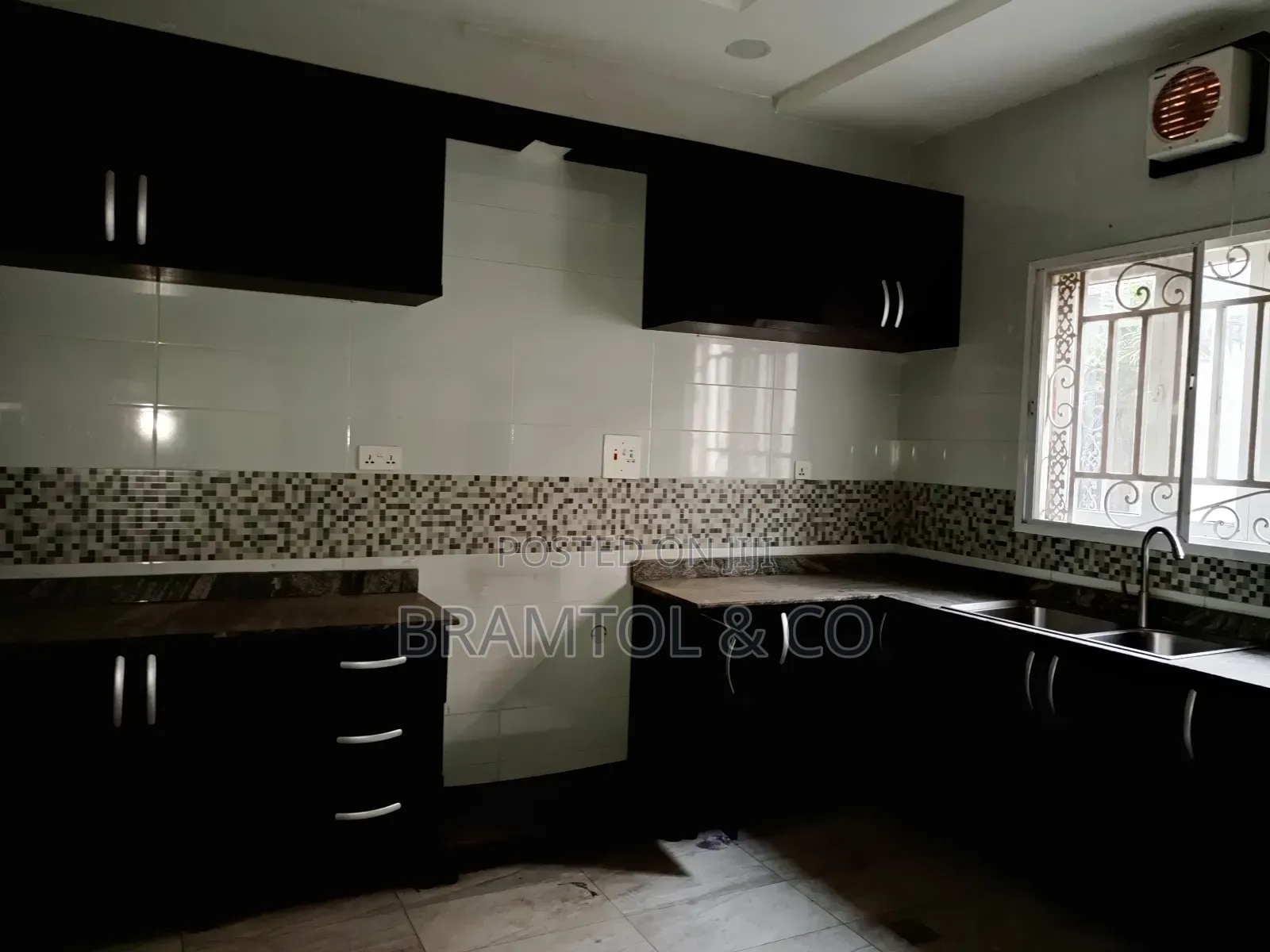 4bdrm Townhouse / Terrace in Wuse 2 for rent