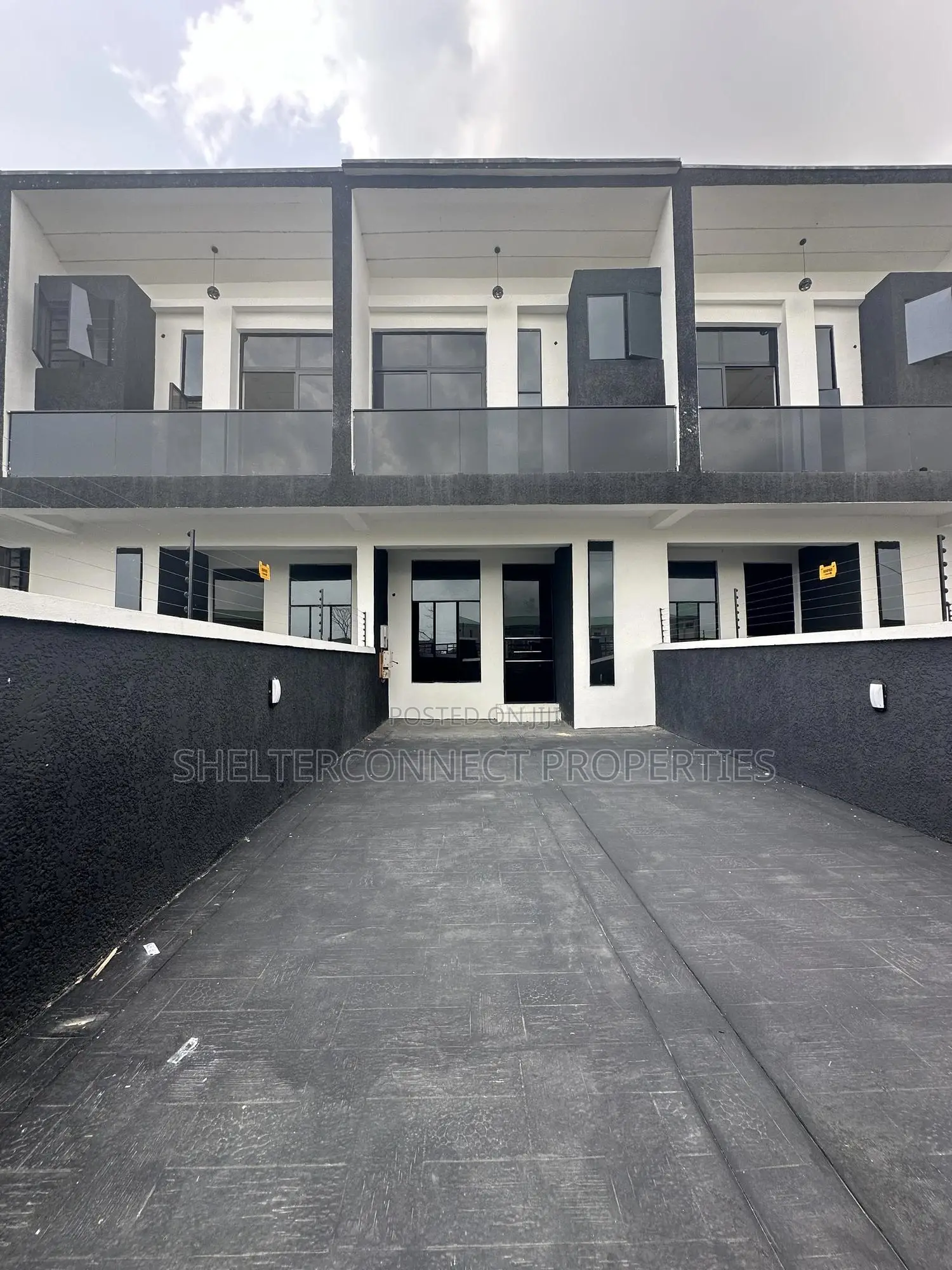 4bdrm Townhouse / Terrace in Ajah for rent