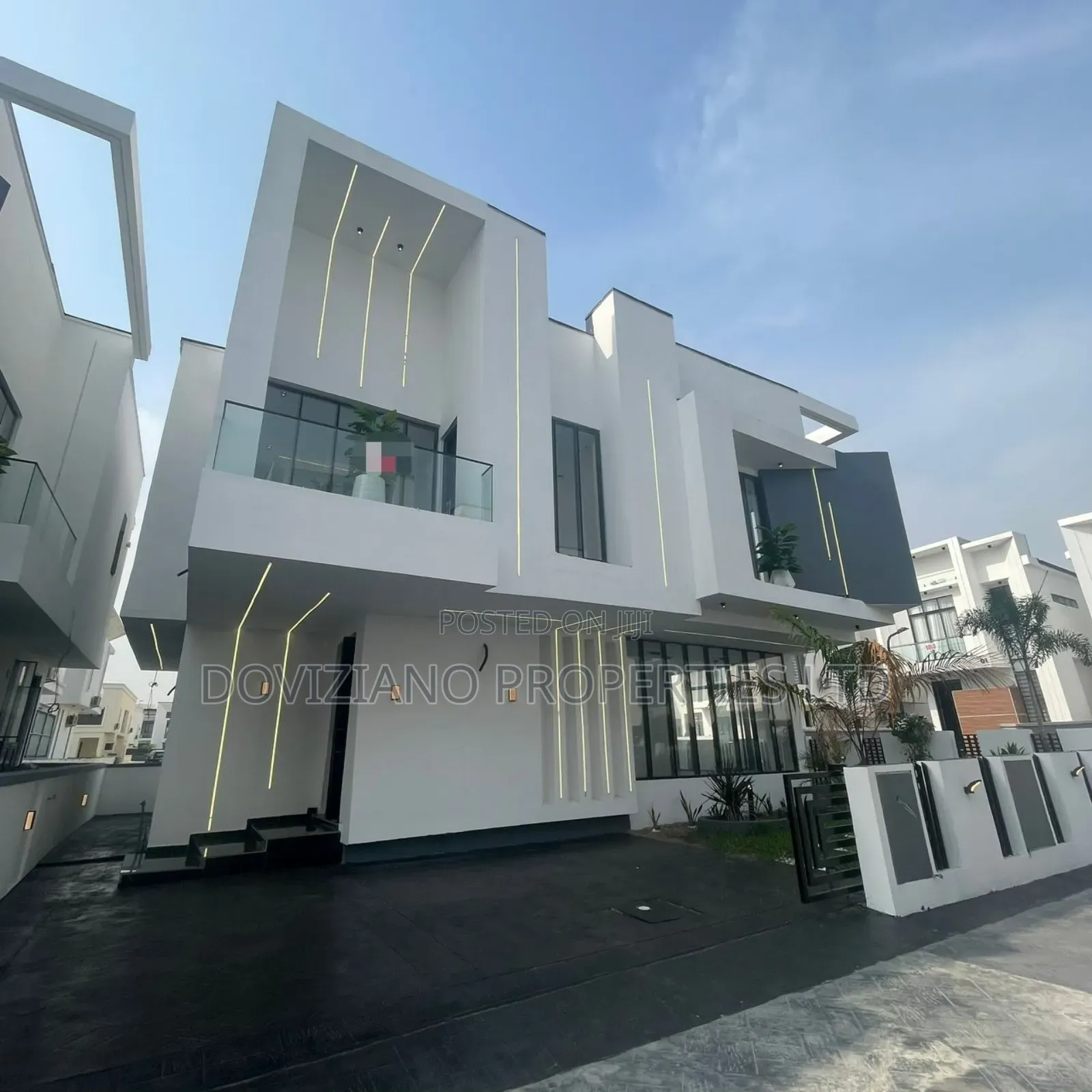 5bdrm Duplex in Chevron for sale