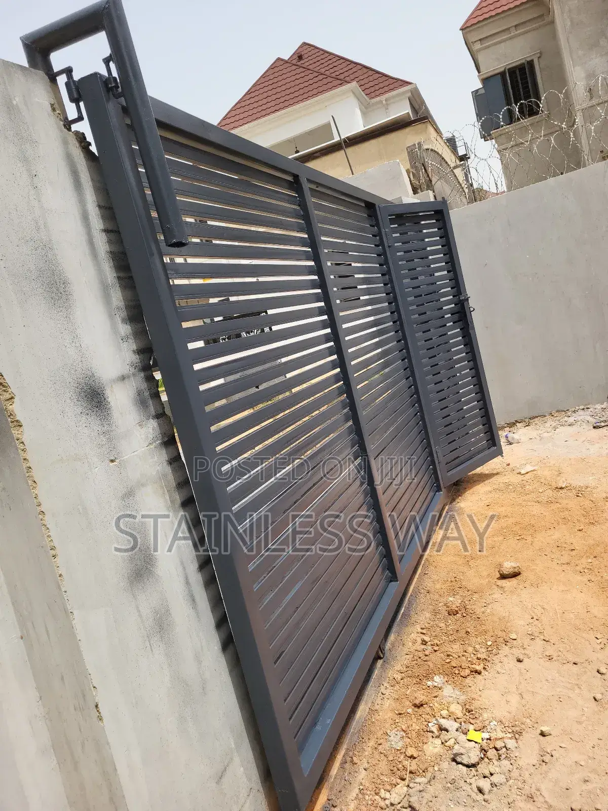 Gate With Pipe