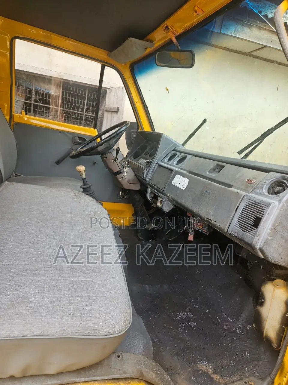 Toyota Dyna 200 Normal Hand With 2rz Petrol Engine 6 Tyres