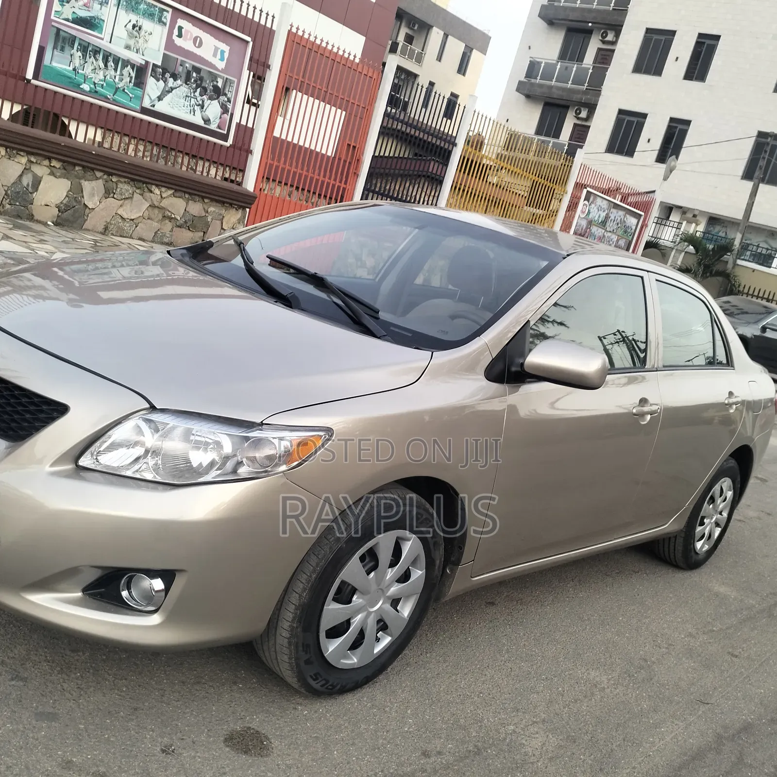 Toyota Corolla LE 4dr Sedan (1.8L 4 cyl 4A) 2009 Gold