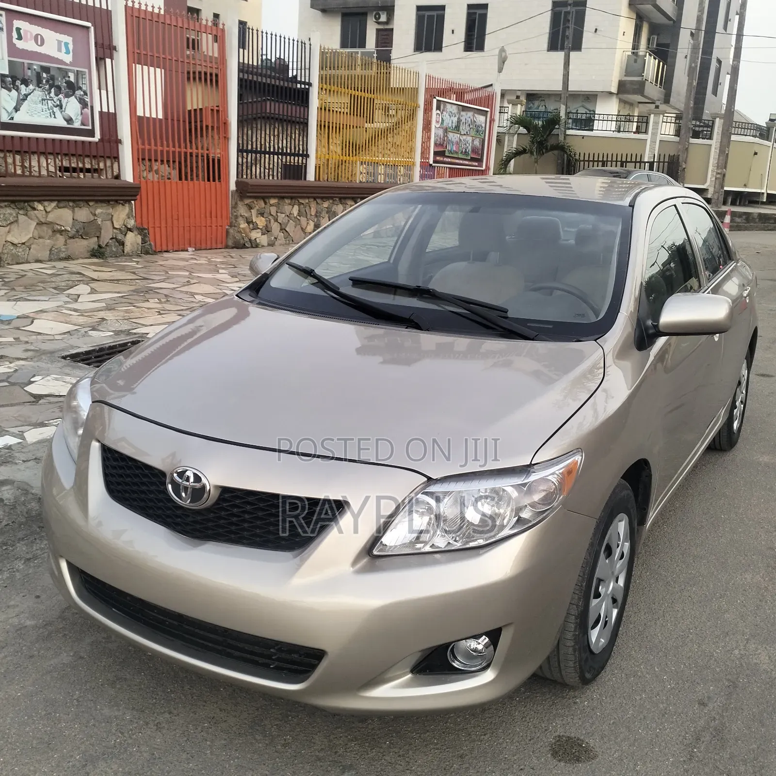 Toyota Corolla LE 4dr Sedan (1.8L 4 cyl 4A) 2009 Gold