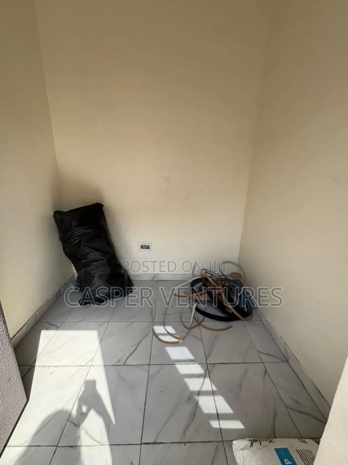 1bdrm Bedsitter in Ikota Villa for rent