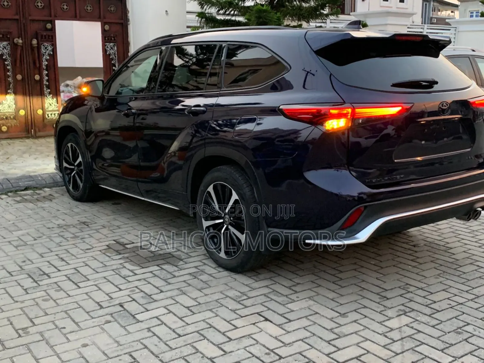 Toyota Highlander XSE 2022 Blue