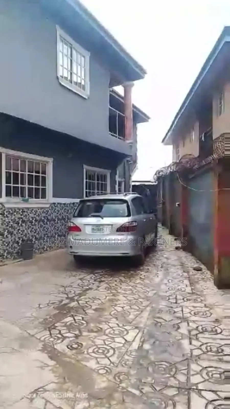 6bdrm Duplex in In An Estate Within for sale