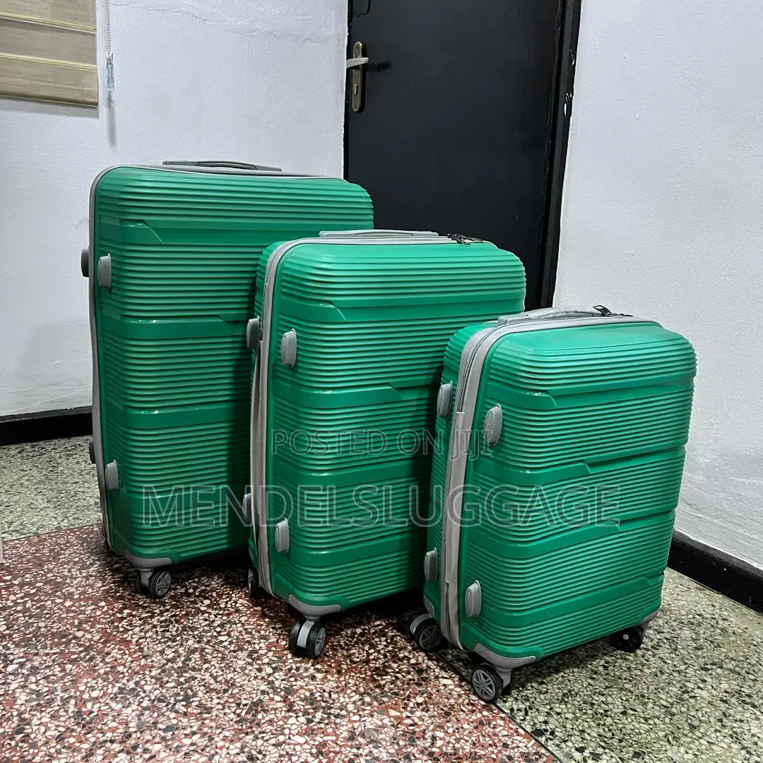 3-piece Green Ribbed Suitcase Set With Spinner Wheels