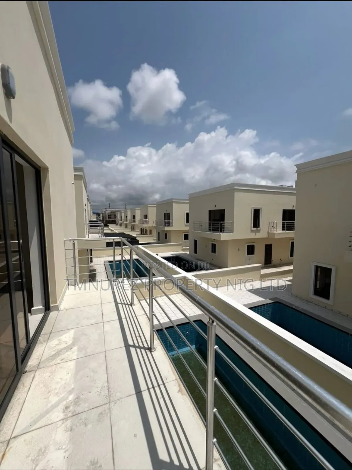 4bdrm Duplex in Chevron for rent