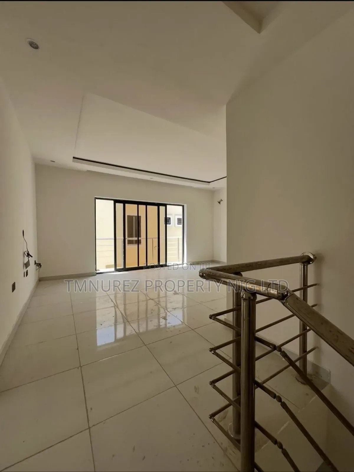 4bdrm Duplex in Chevron for rent