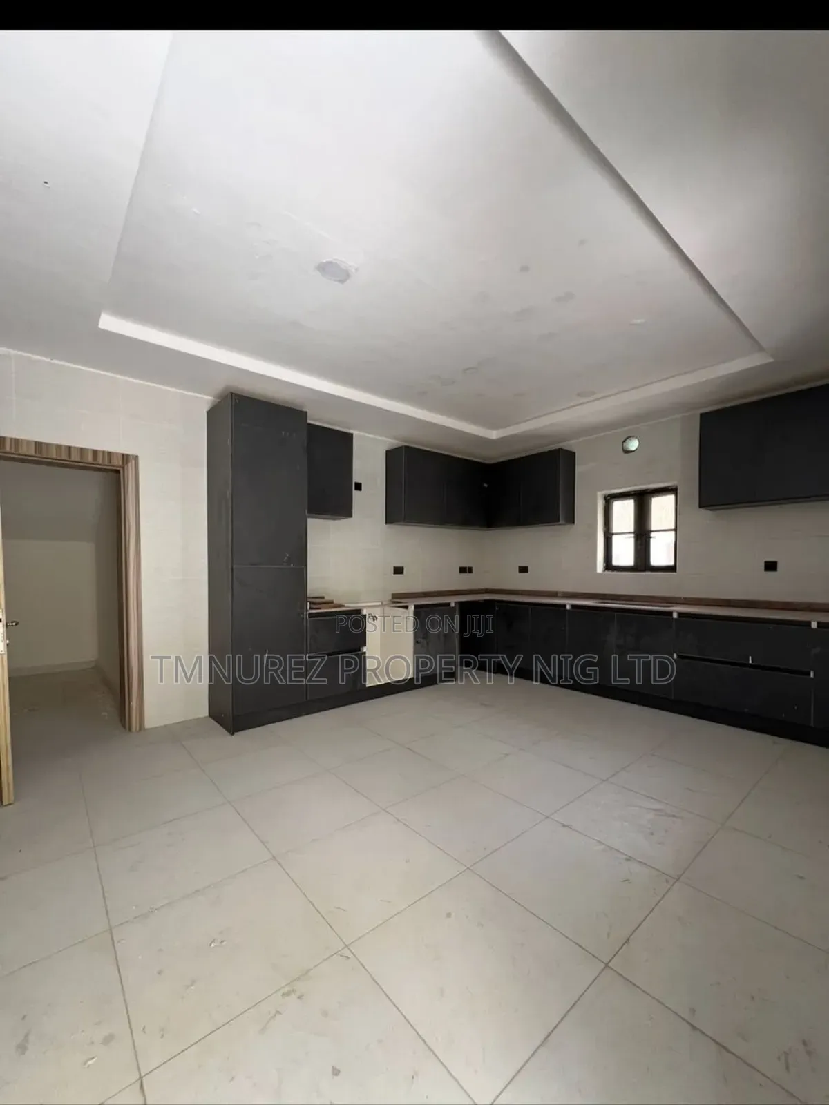 4bdrm Duplex in Chevron for rent