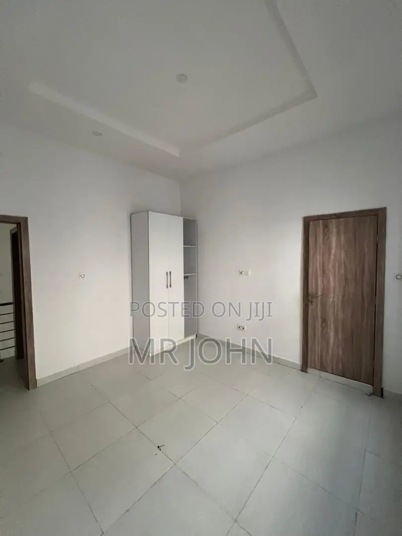 4bdrm Duplex in Secured Estate, Lekki for rent