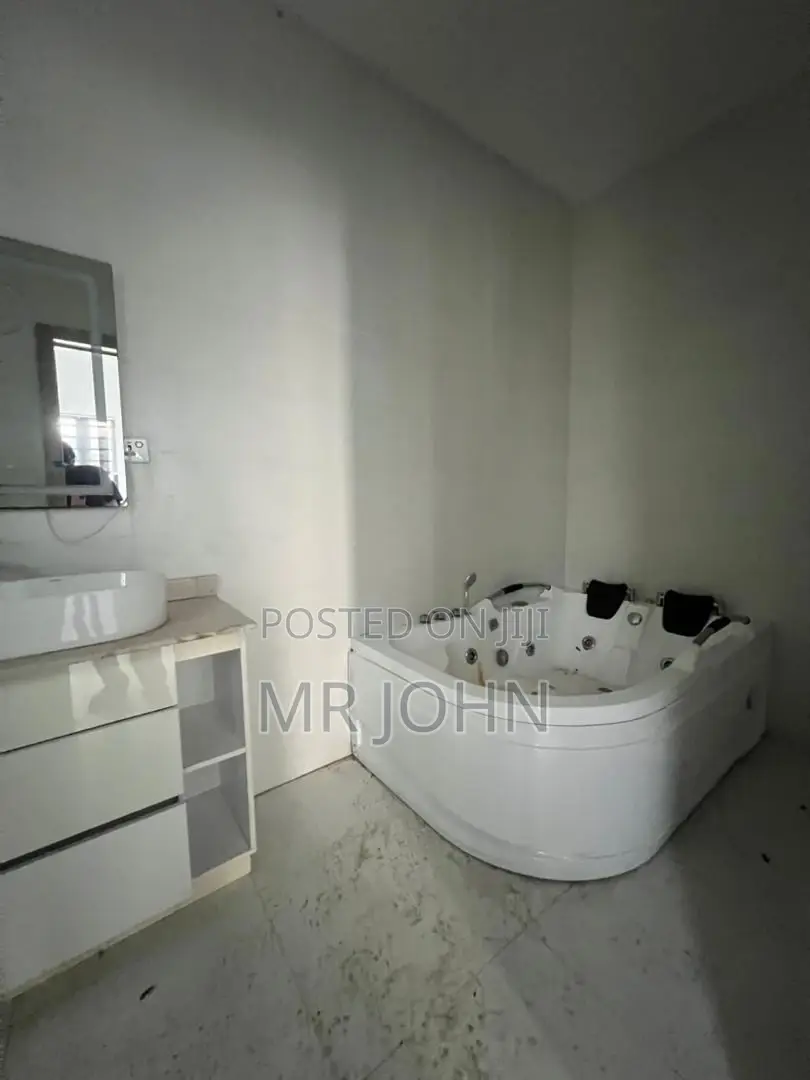 4bdrm Duplex in Secured Estate, Lekki for rent