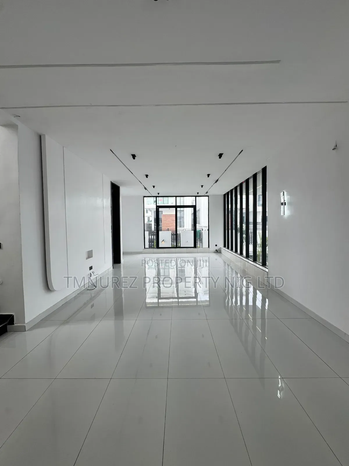 4bdrm Duplex in Chevron for sale