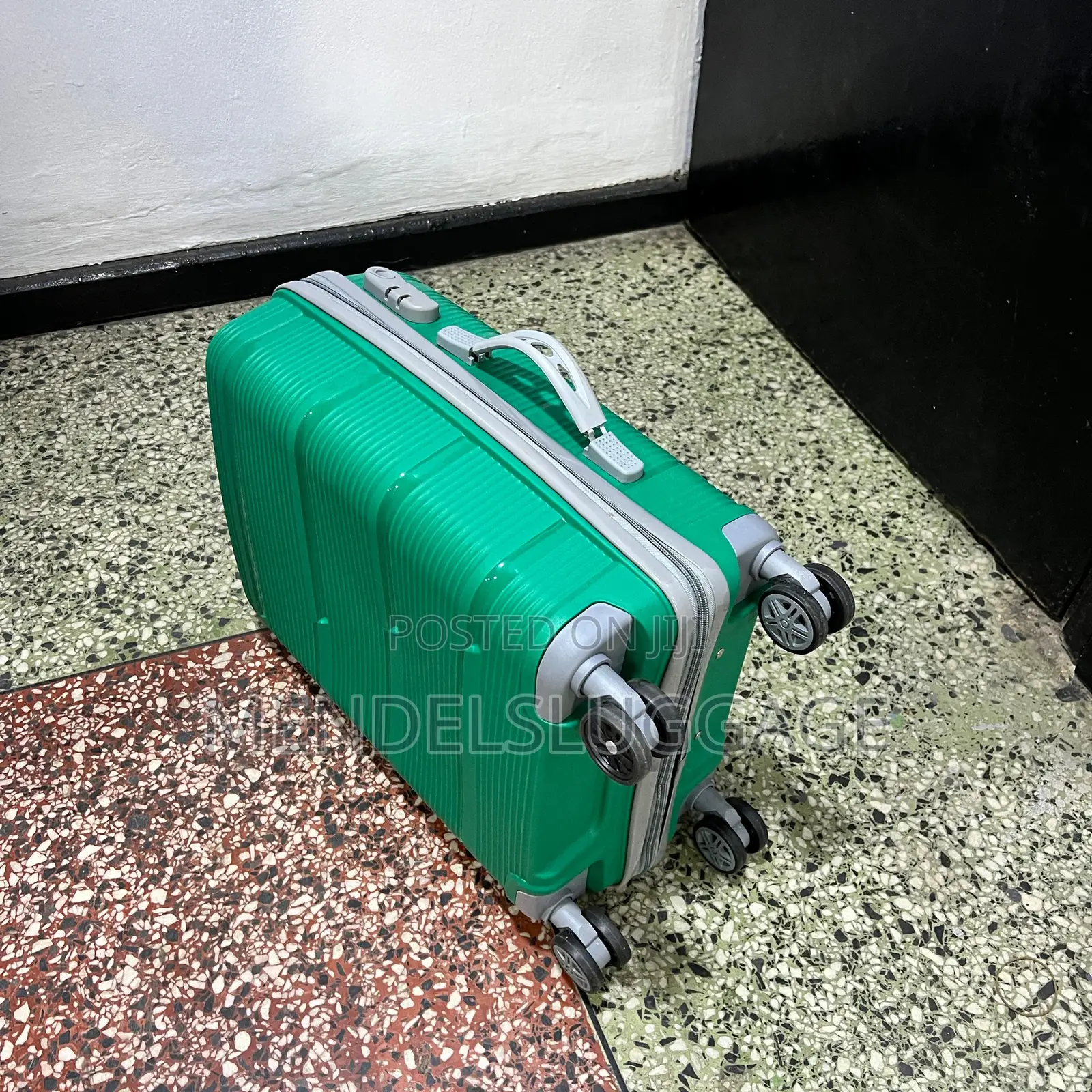 3-piece Green Ribbed Suitcase Set With Spinner Wheels