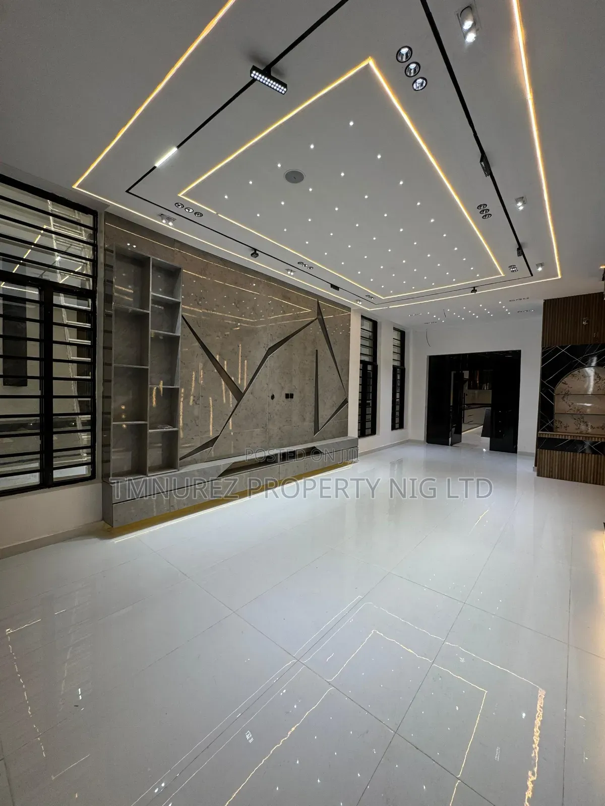 4bdrm Duplex in Chevron for sale