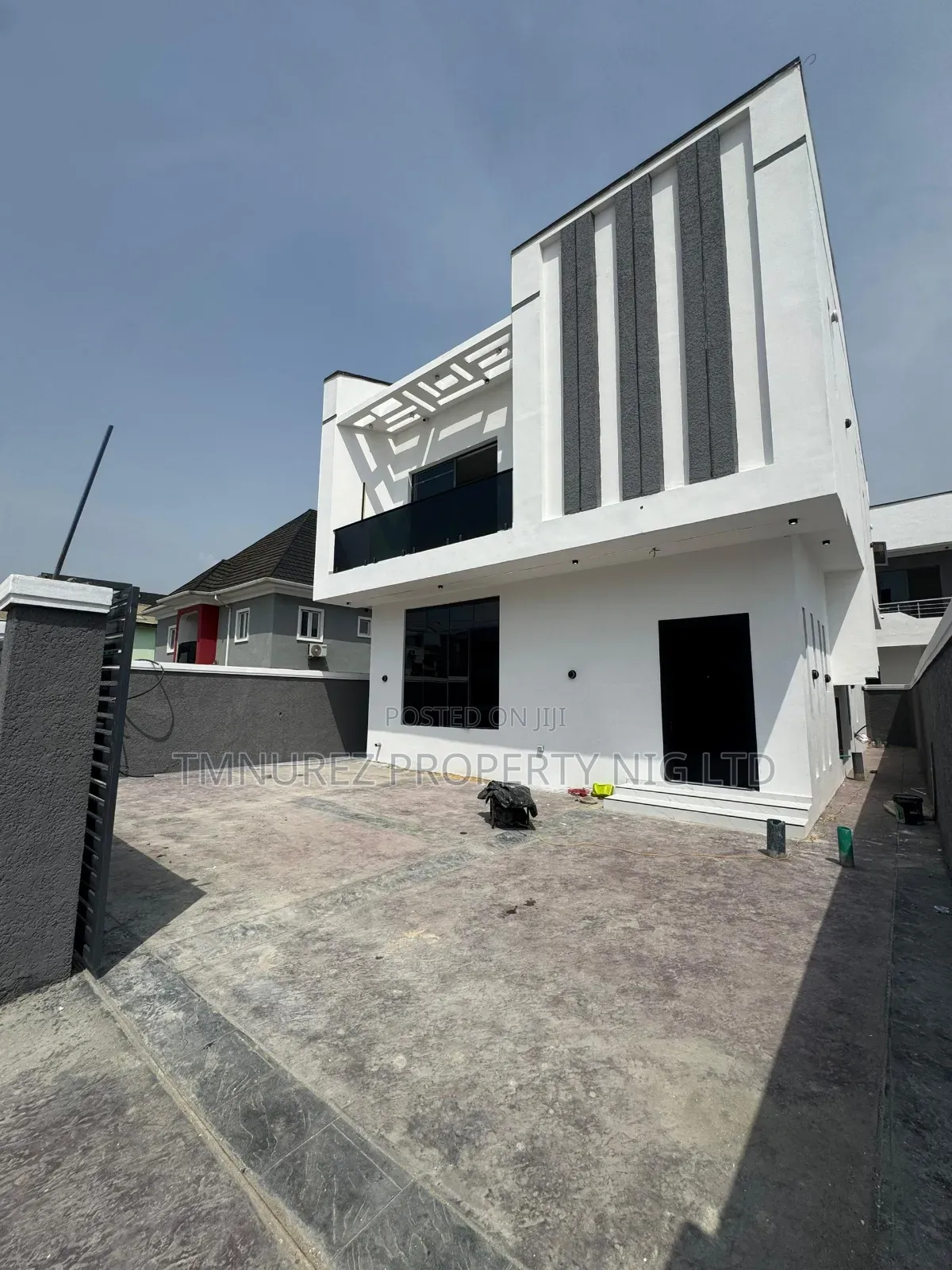 4bdrm Duplex in New Road, Chevron for sale