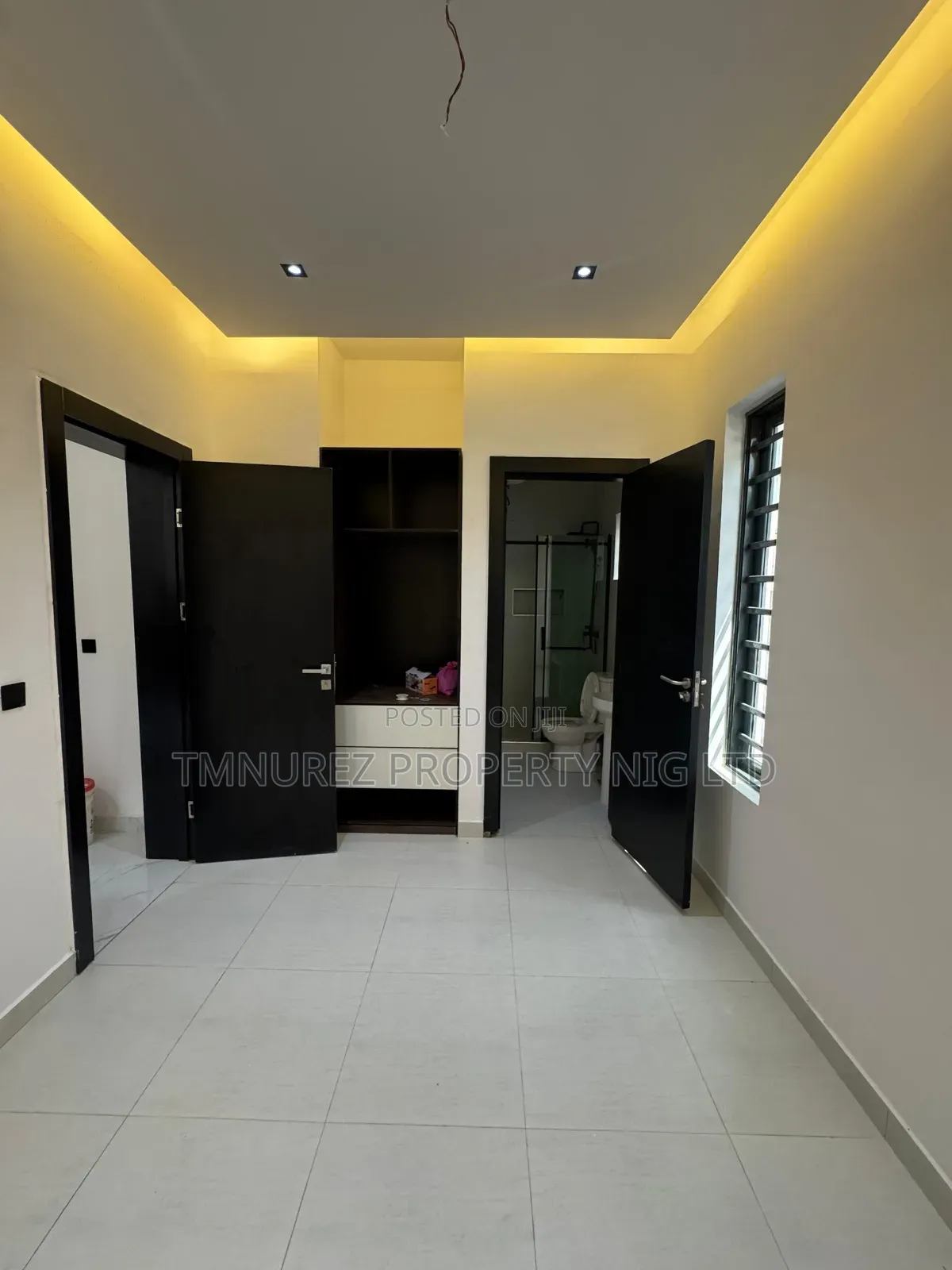 4bdrm Duplex in New Road, Chevron for sale