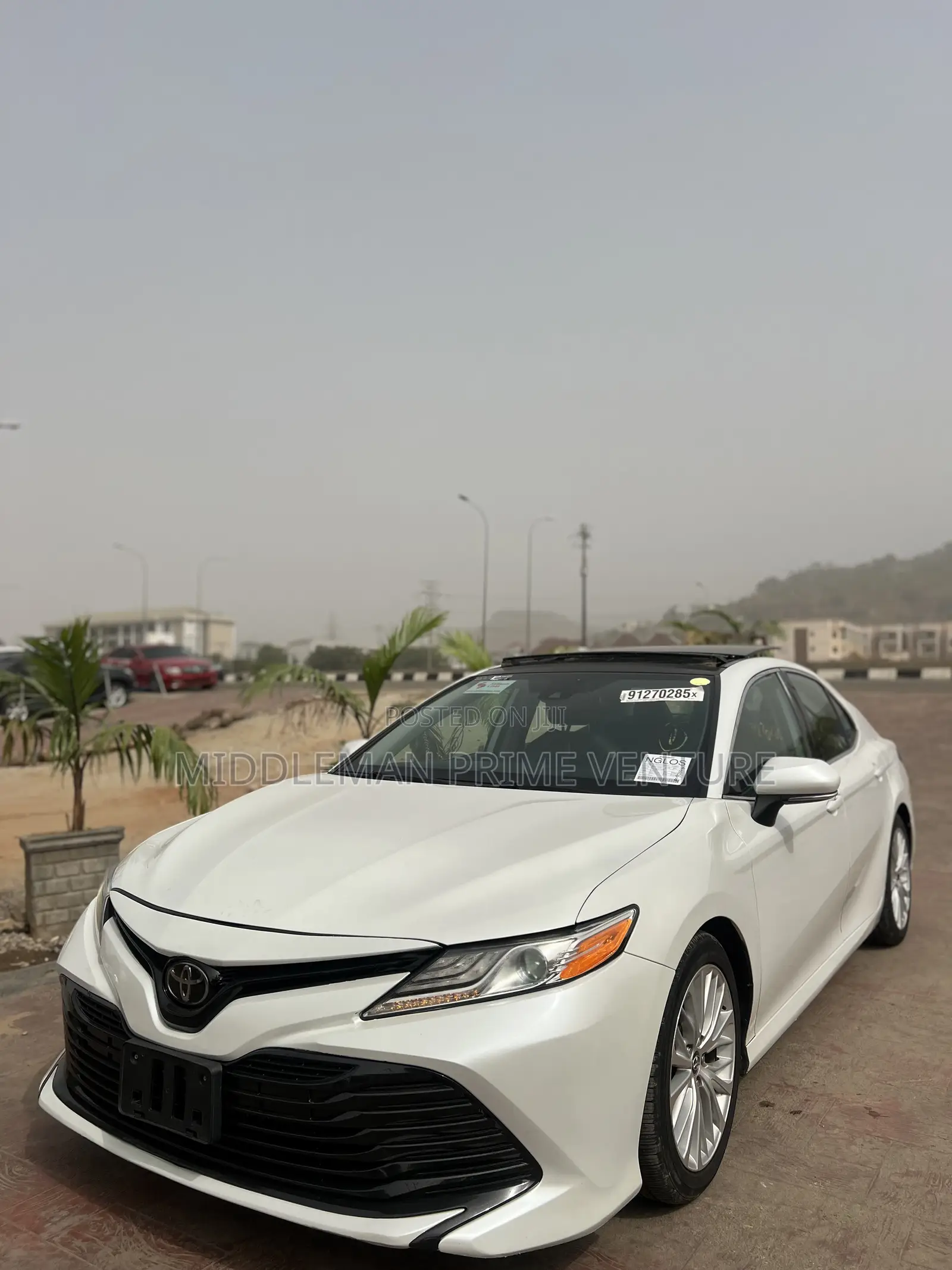 Toyota Camry XLE FWD 2020 White
