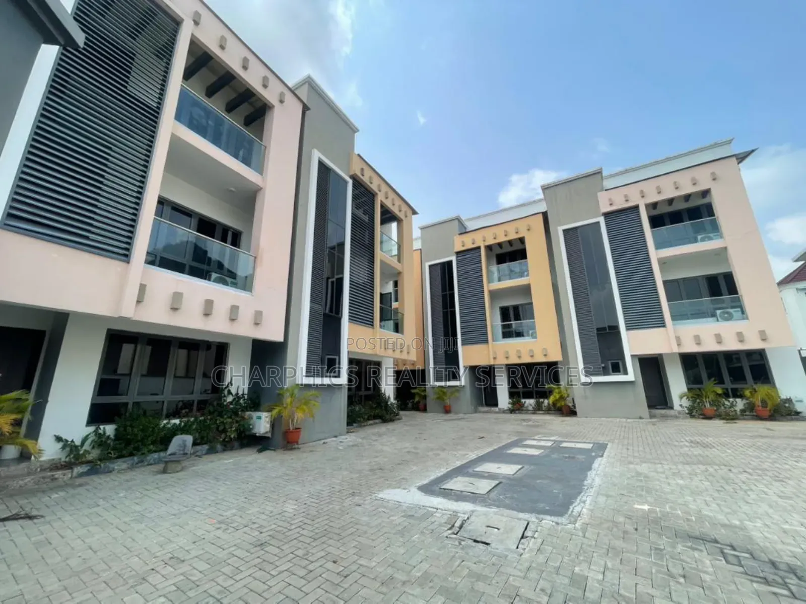 4bdrm Duplex in Banana Island for rent