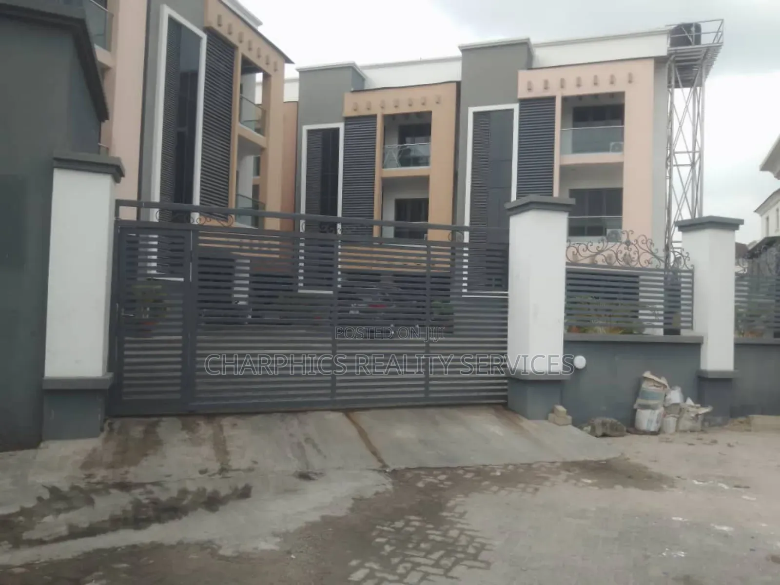4bdrm Duplex in Banana Island for rent
