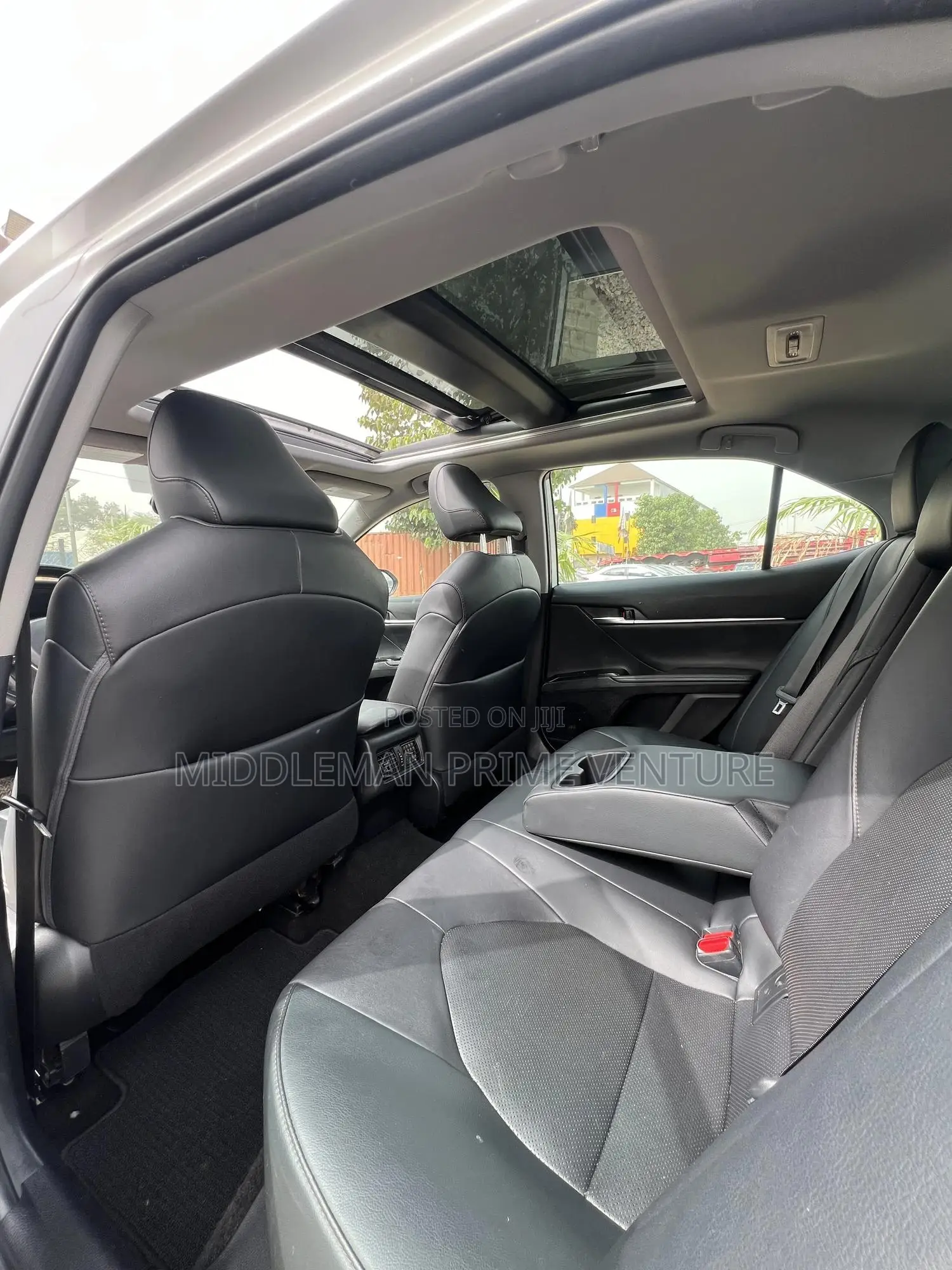 Toyota Camry XLE FWD 2020 White