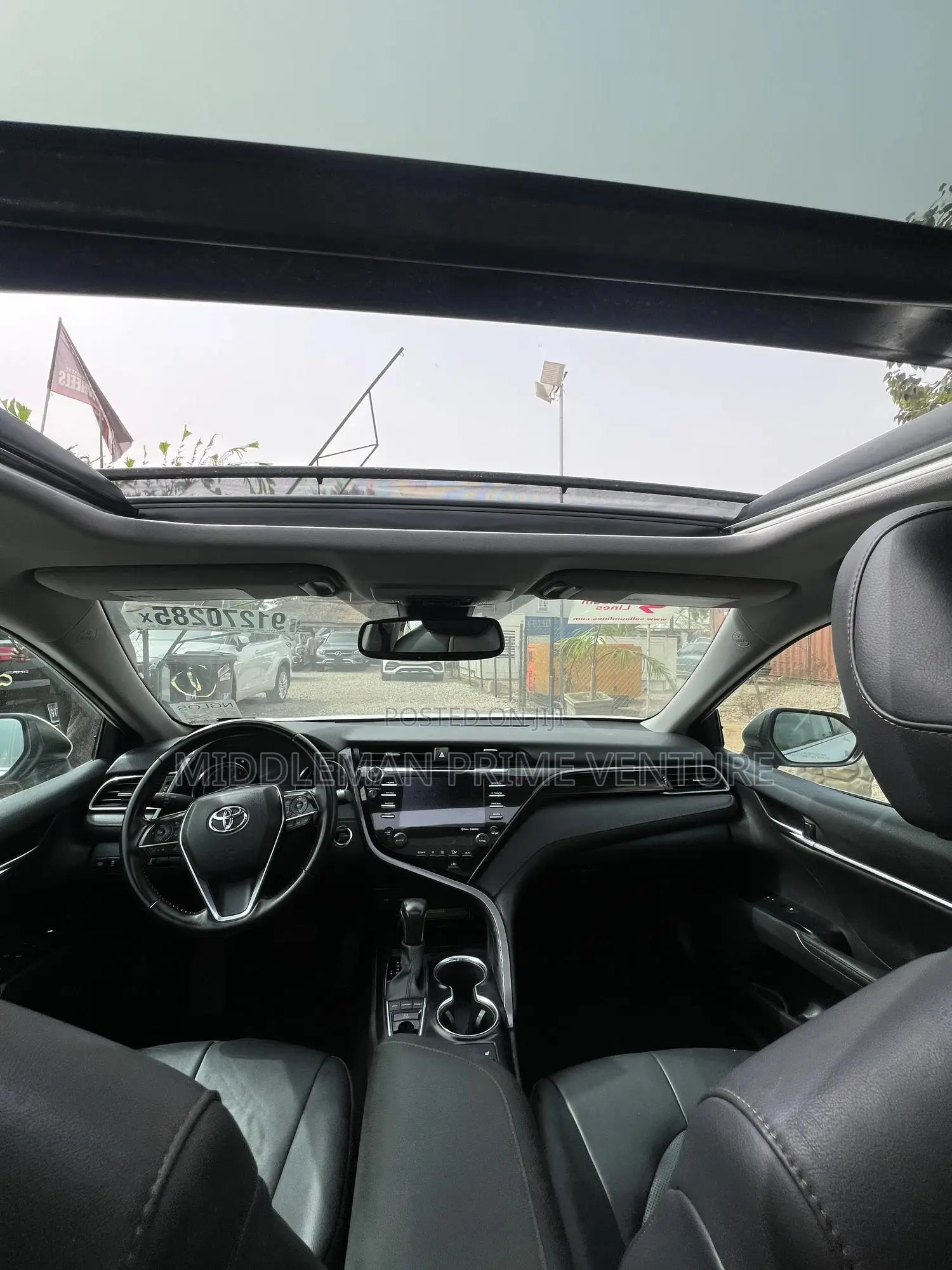 Toyota Camry XLE FWD 2020 White