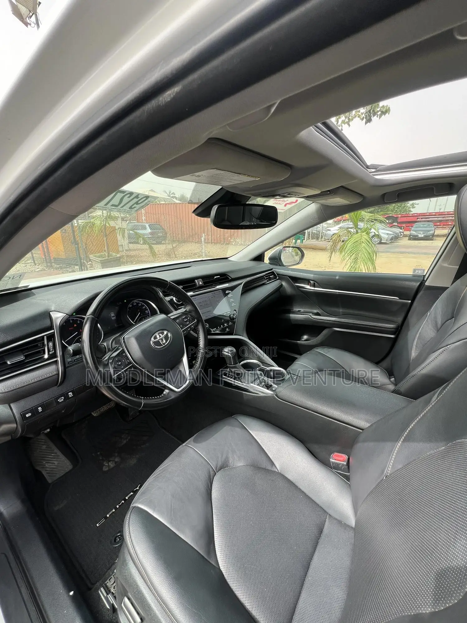 Toyota Camry XLE FWD 2020 White