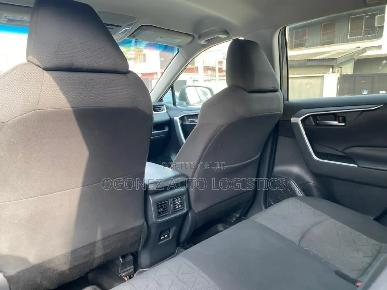 Toyota RAV4 XLE 2021 Gray