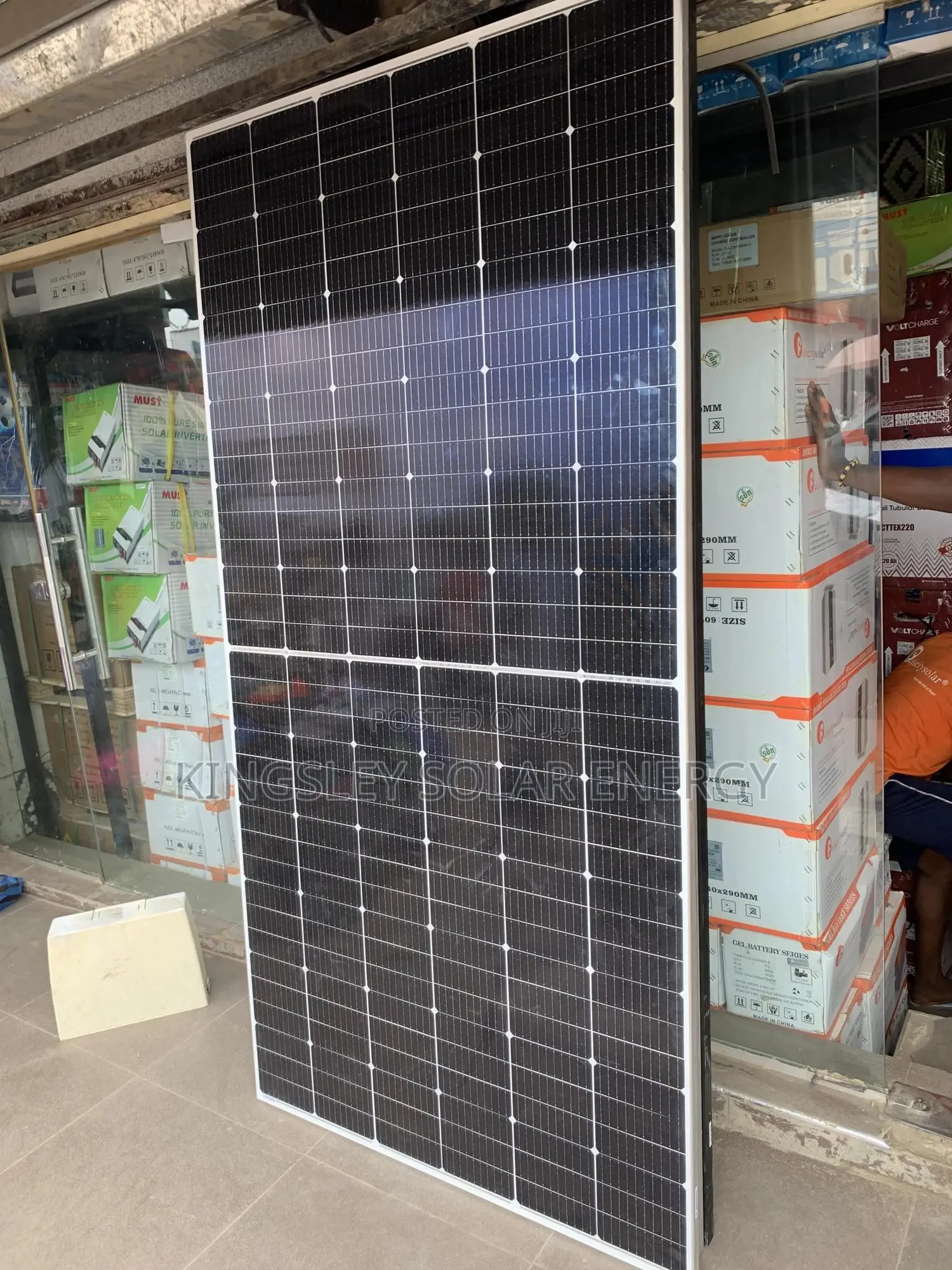 570w Canadian Solar Panel Halfcut Mono