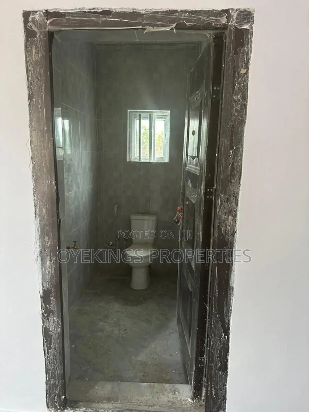 3bdrm Block of Flats in Agara, Akala Express for sale
