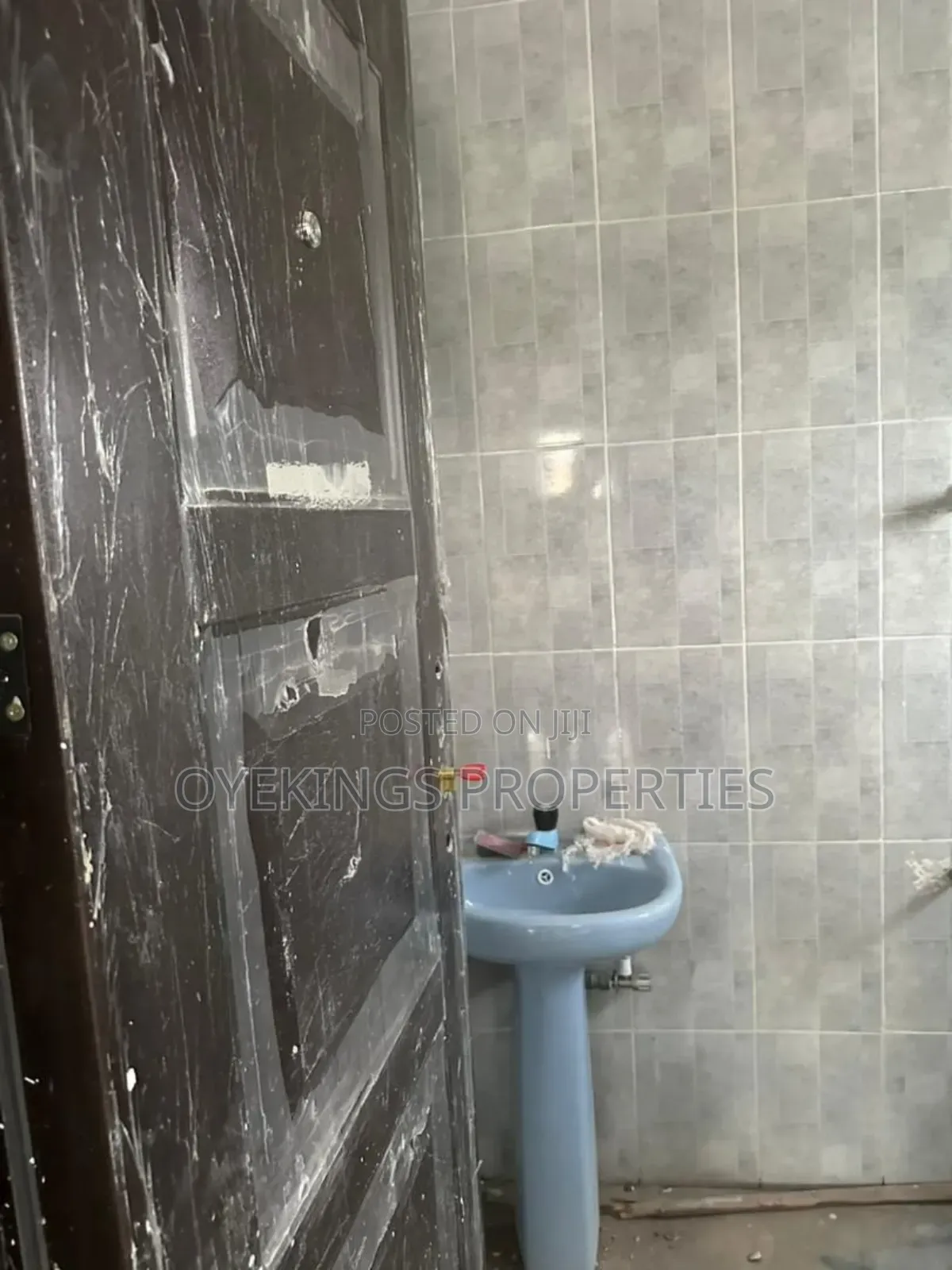 3bdrm Block of Flats in Agara, Akala Express for sale