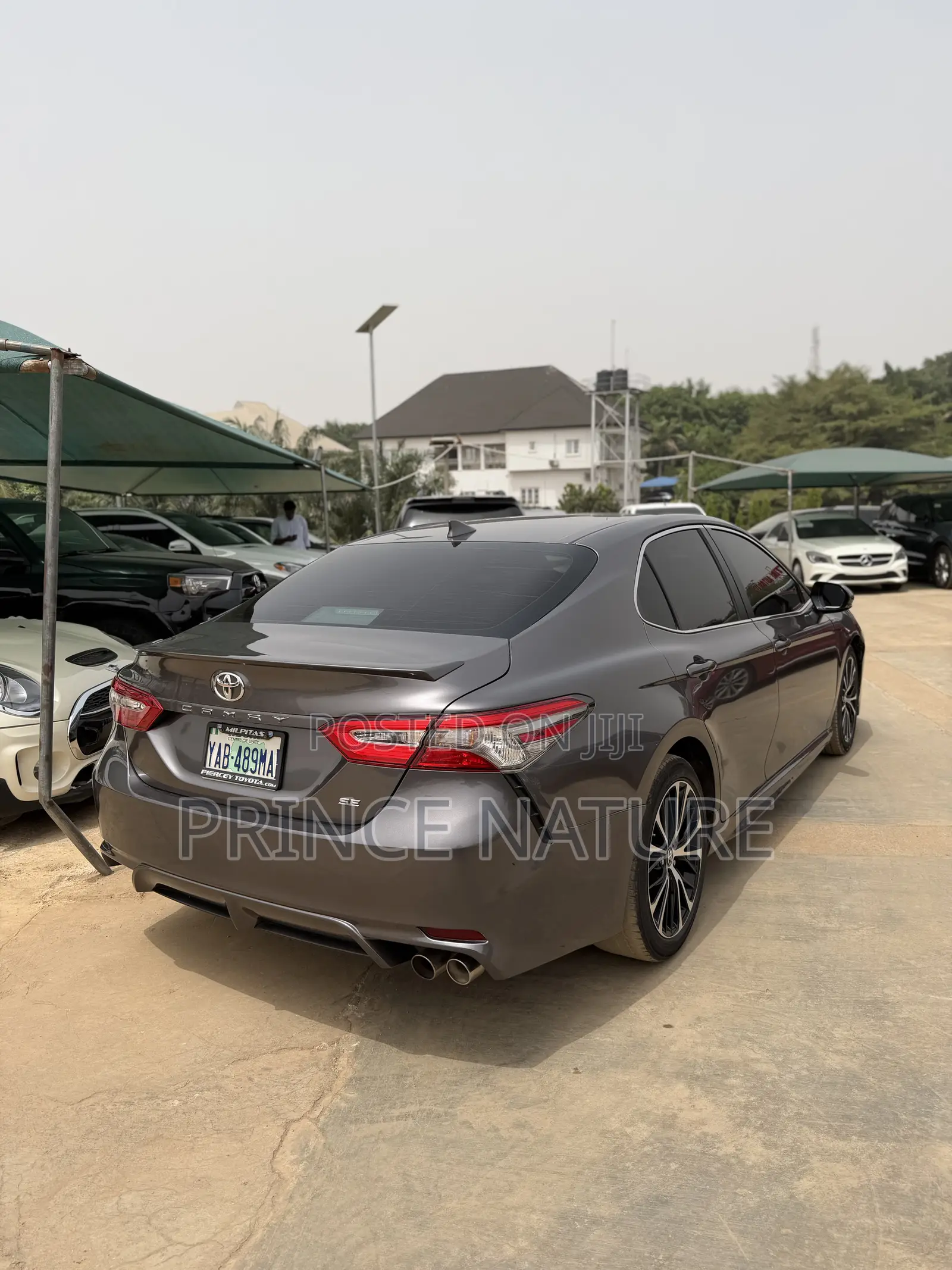 Toyota Camry SE FWD 2020 Gray