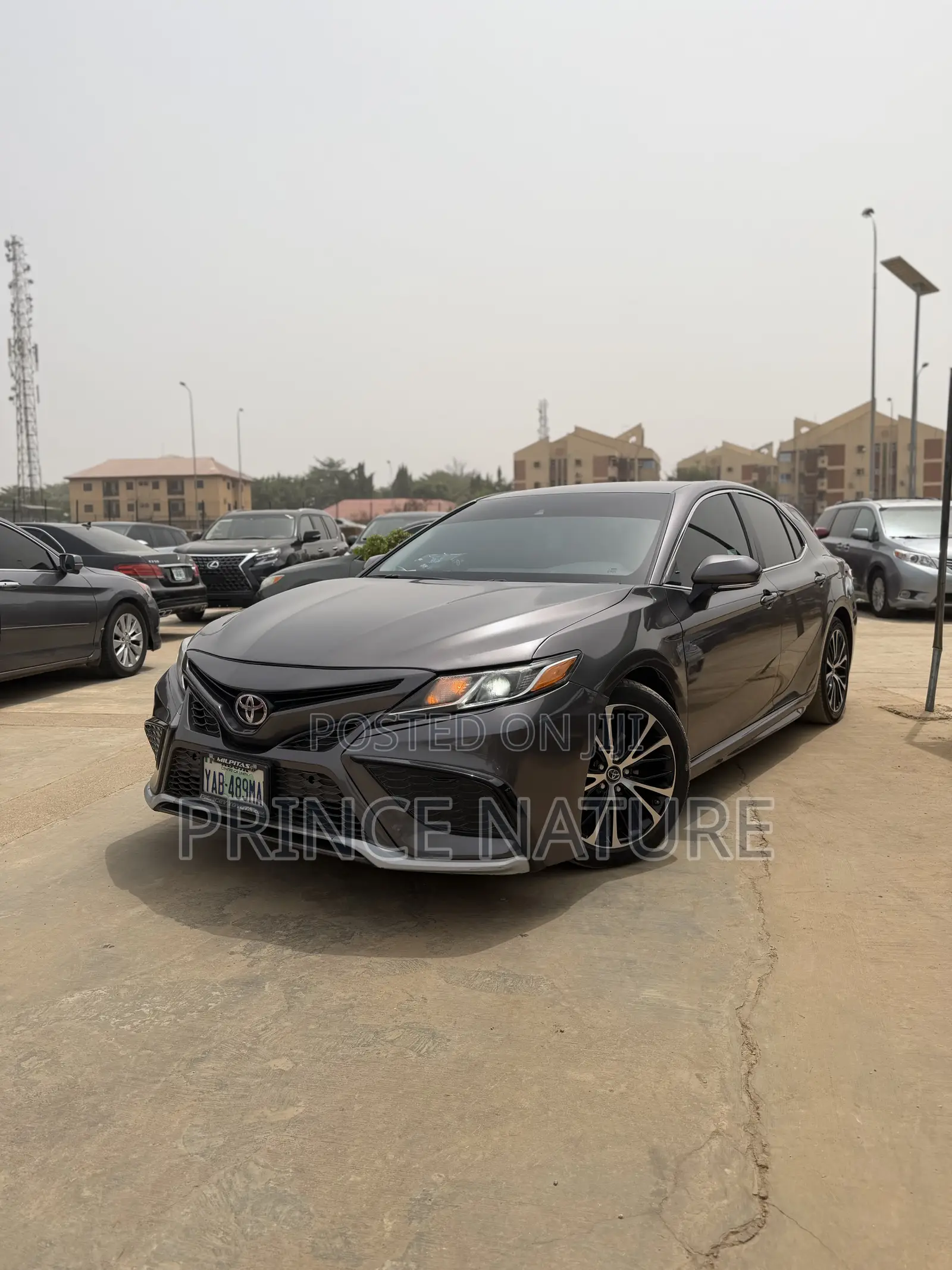 Toyota Camry SE FWD 2020 Gray
