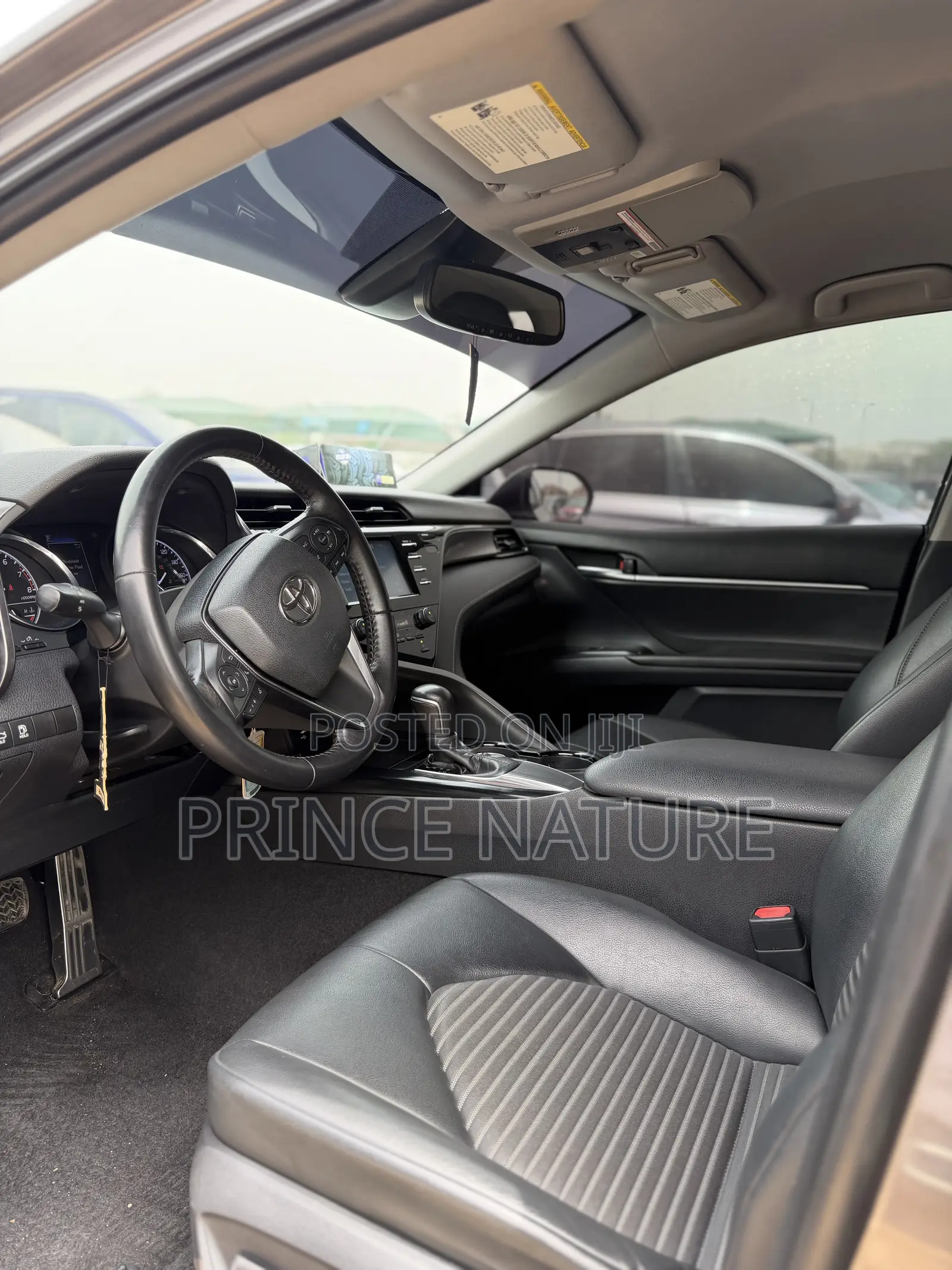 Toyota Camry SE FWD 2020 Gray