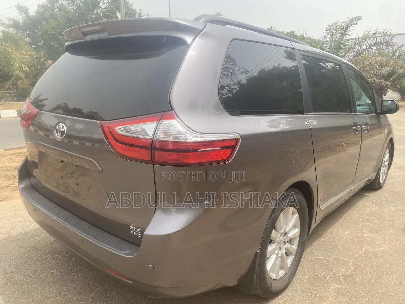 Toyota Sienna XLE Premium 8 Passenger (3.5L 6cyl 8A) 2017 Gray