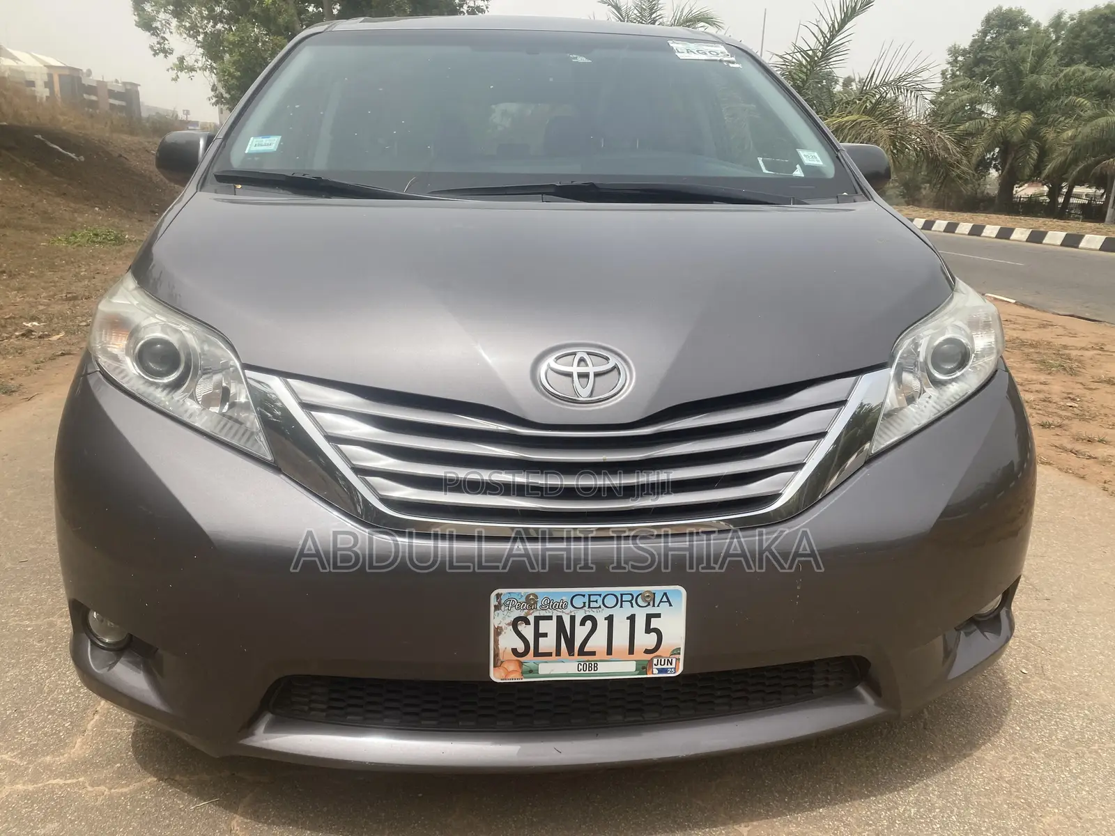 Toyota Sienna XLE Premium 8 Passenger (3.5L 6cyl 8A) 2017 Gray