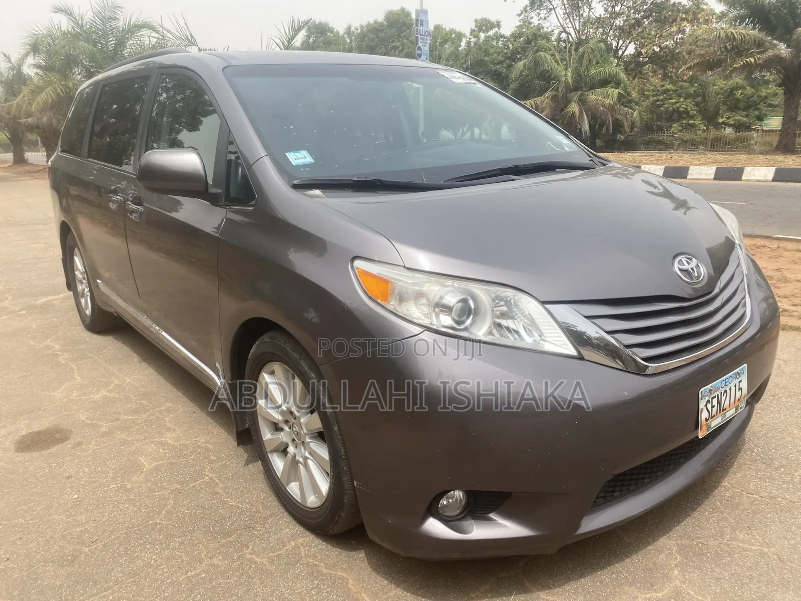 Toyota Sienna XLE Premium 8 Passenger (3.5L 6cyl 8A) 2017 Gray