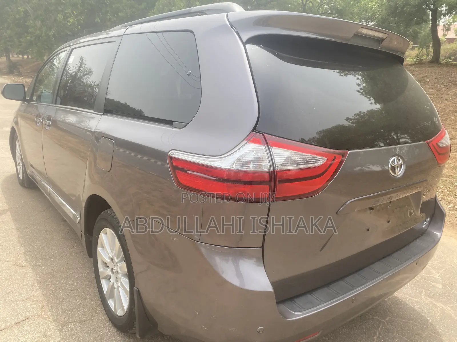 Toyota Sienna XLE Premium 8 Passenger (3.5L 6cyl 8A) 2017 Gray