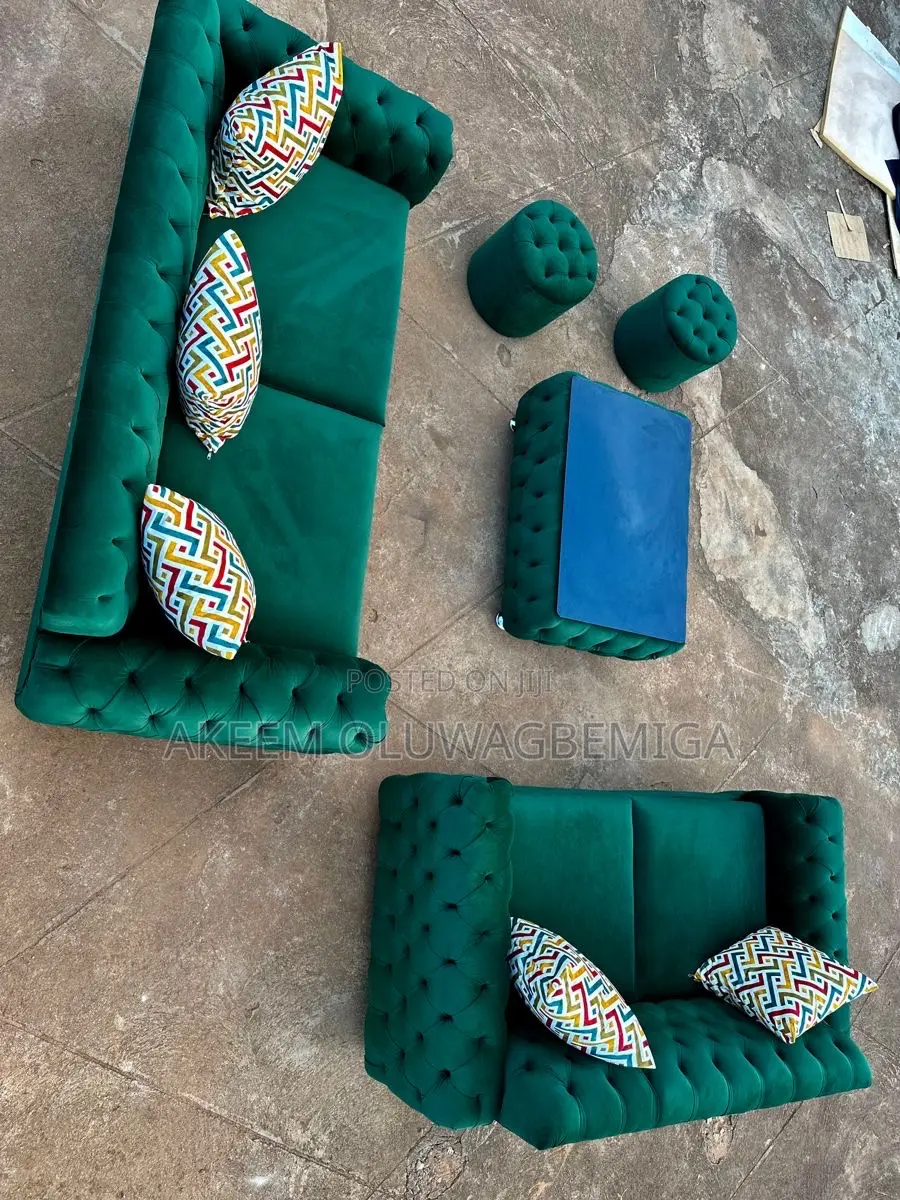 5 Seaters Button Tufted Chair