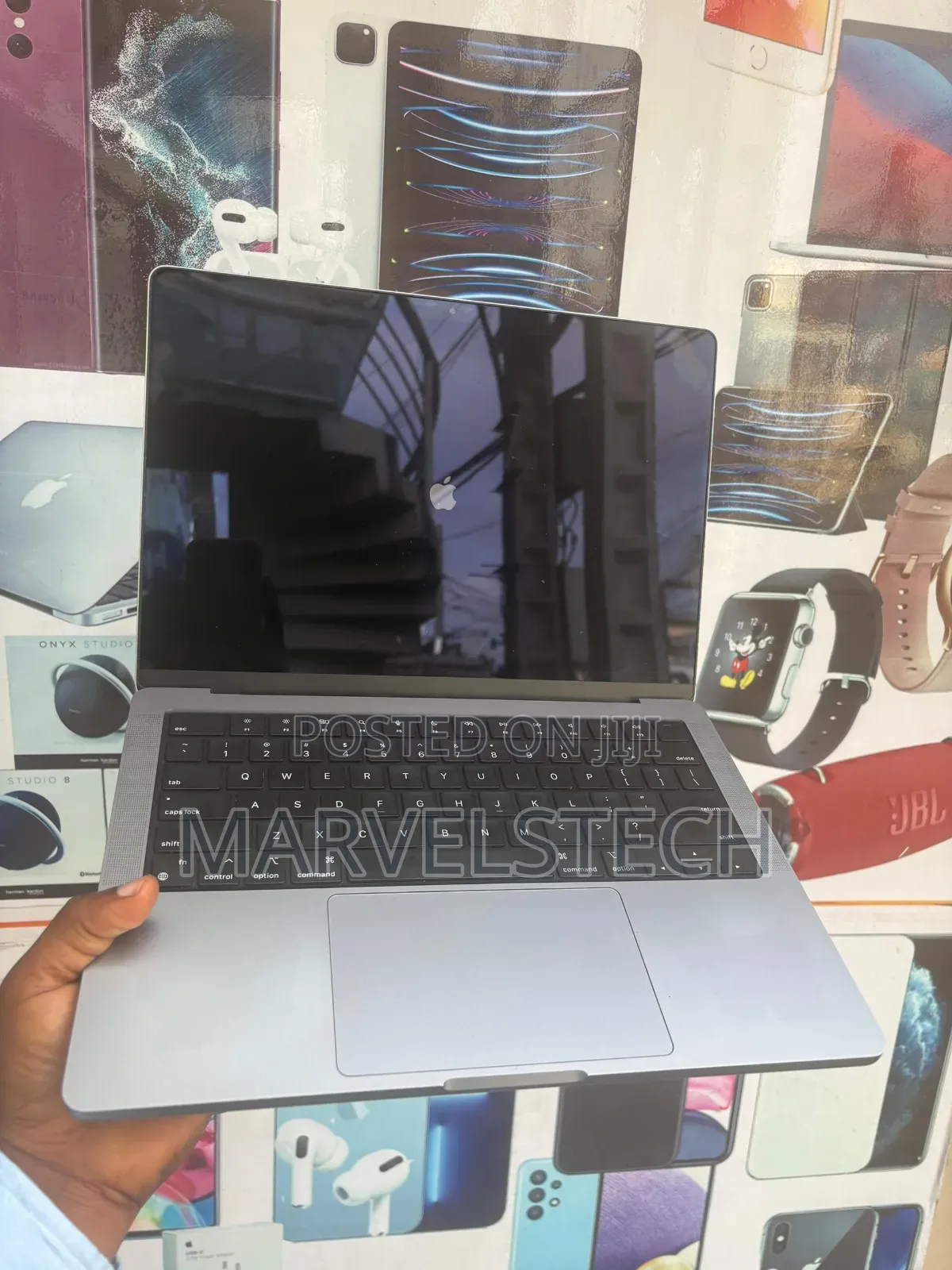 Laptop Apple MacBook Pro 2021 M1 16GB Apple M1 Pro SSD 512GB