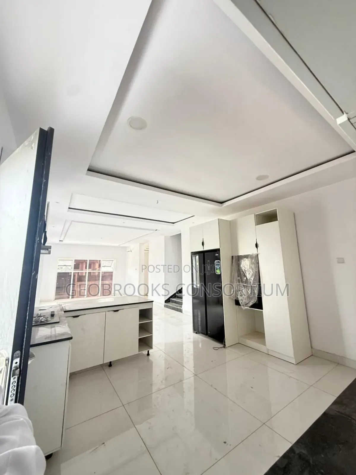 4bdrm Penthouse in Kolapo Ishola Gra, Akobo for sale