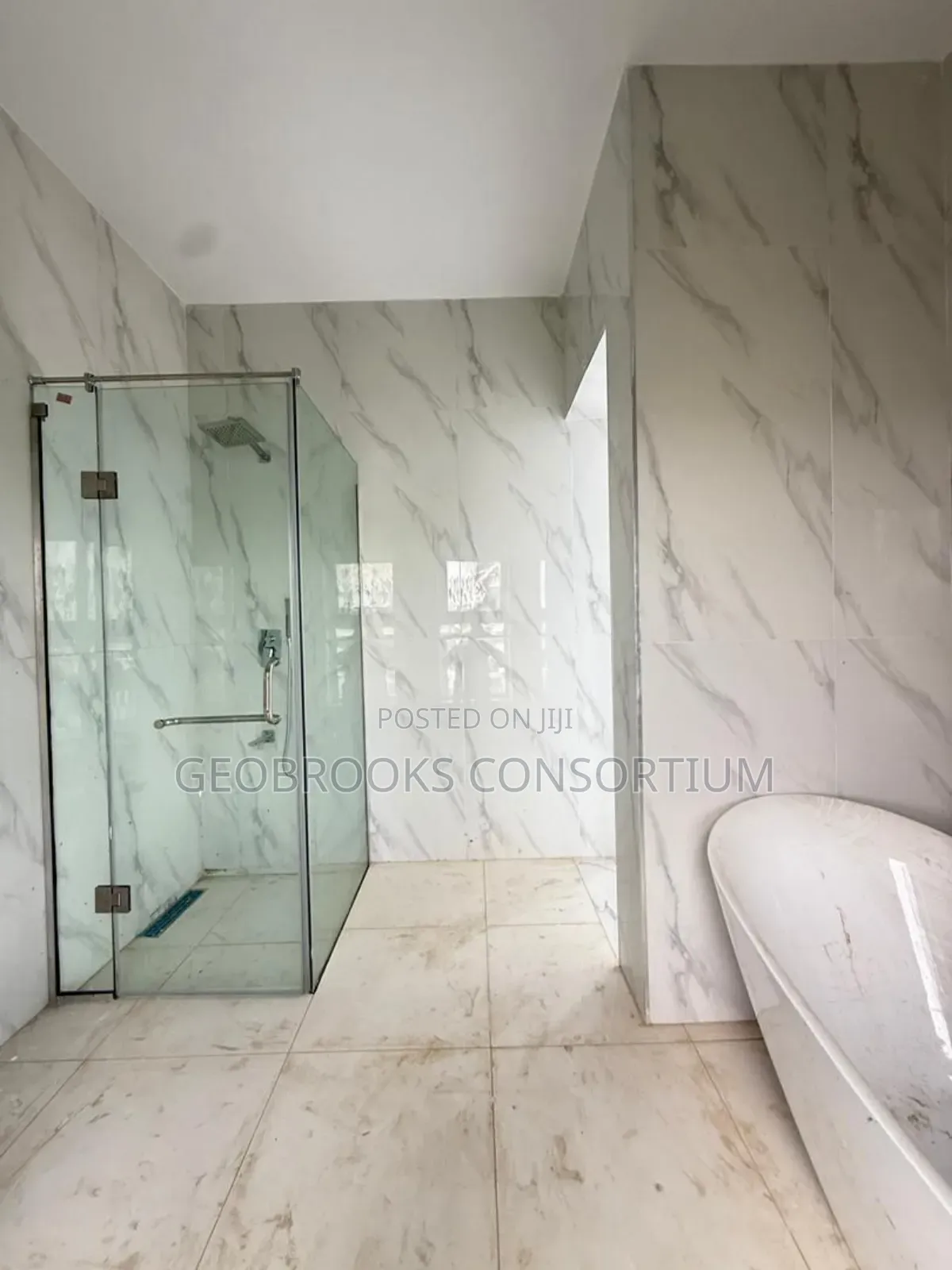 4bdrm Penthouse in Kolapo Ishola Gra, Akobo for sale